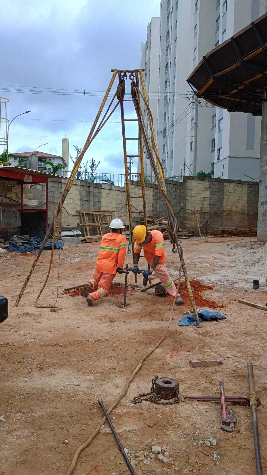 Sondagem SPT é executada no transcorrer da sondagem a percussão - GR Sondagens